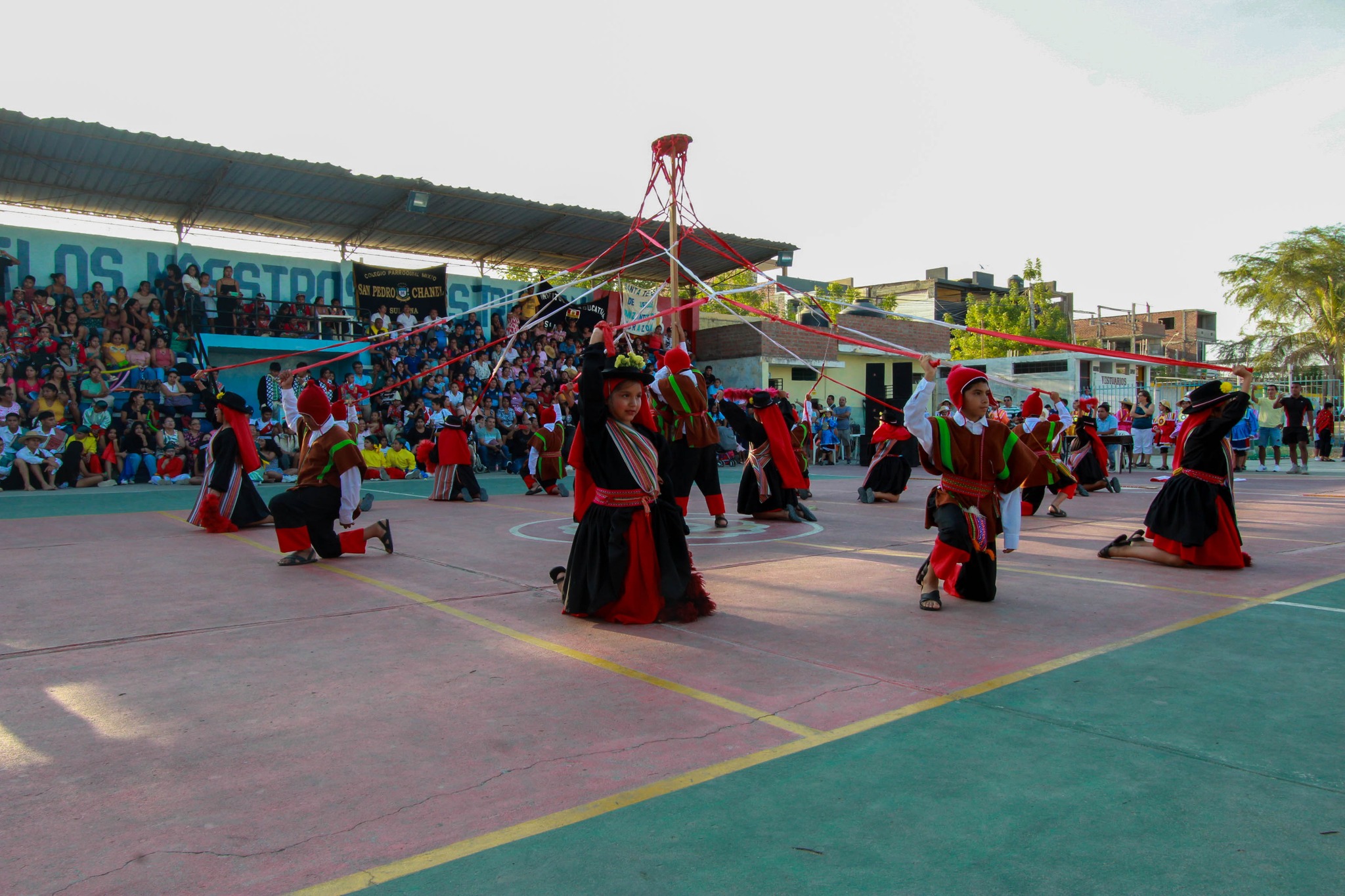 Instituciones Educativas Participan En Concurso De Danza Folclórica