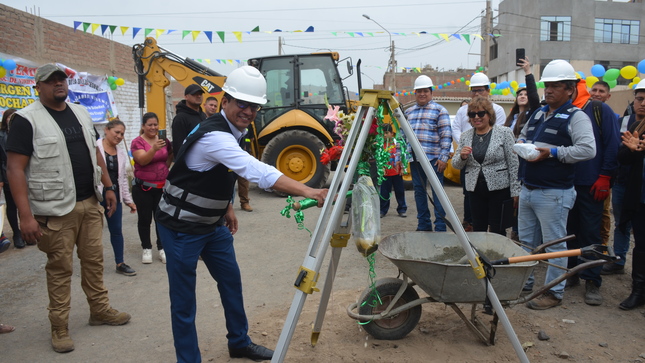 Burgomaestre sanmartiniano colocó la primera piedra de obras que desde hace 20 años esperaban con añoranza más de 1000 vecinos de seis programas de vivienda.