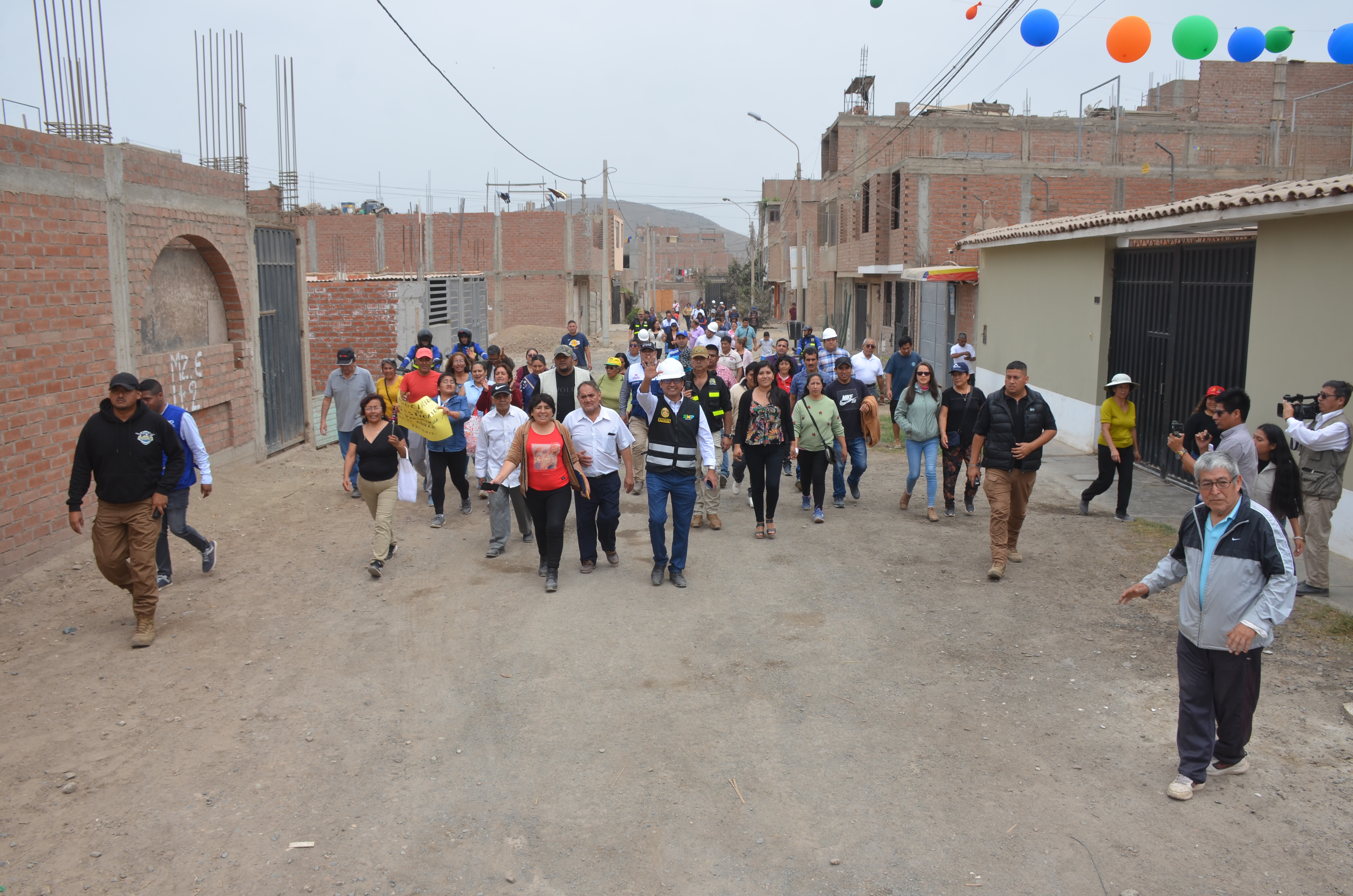 Burgomaestre sanmartiniano colocó la primera piedra de obras que desde hace 20 años esperaban con añoranza más de 1000 vecinos de seis programas de vivienda.