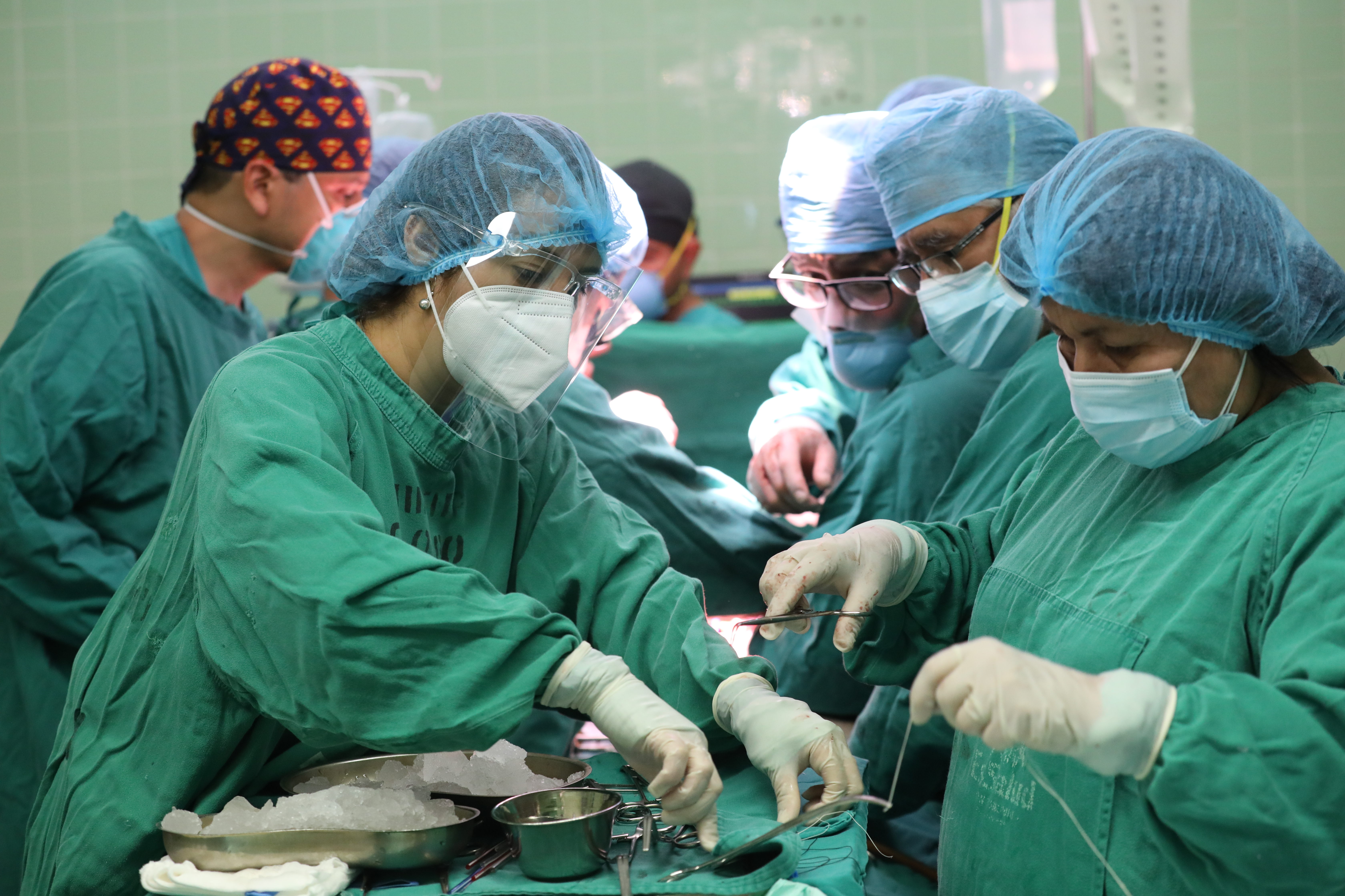 Mujer llega de Italia para donar uno de sus riñones a su hermano con insuficiencia renal y le salva la vida