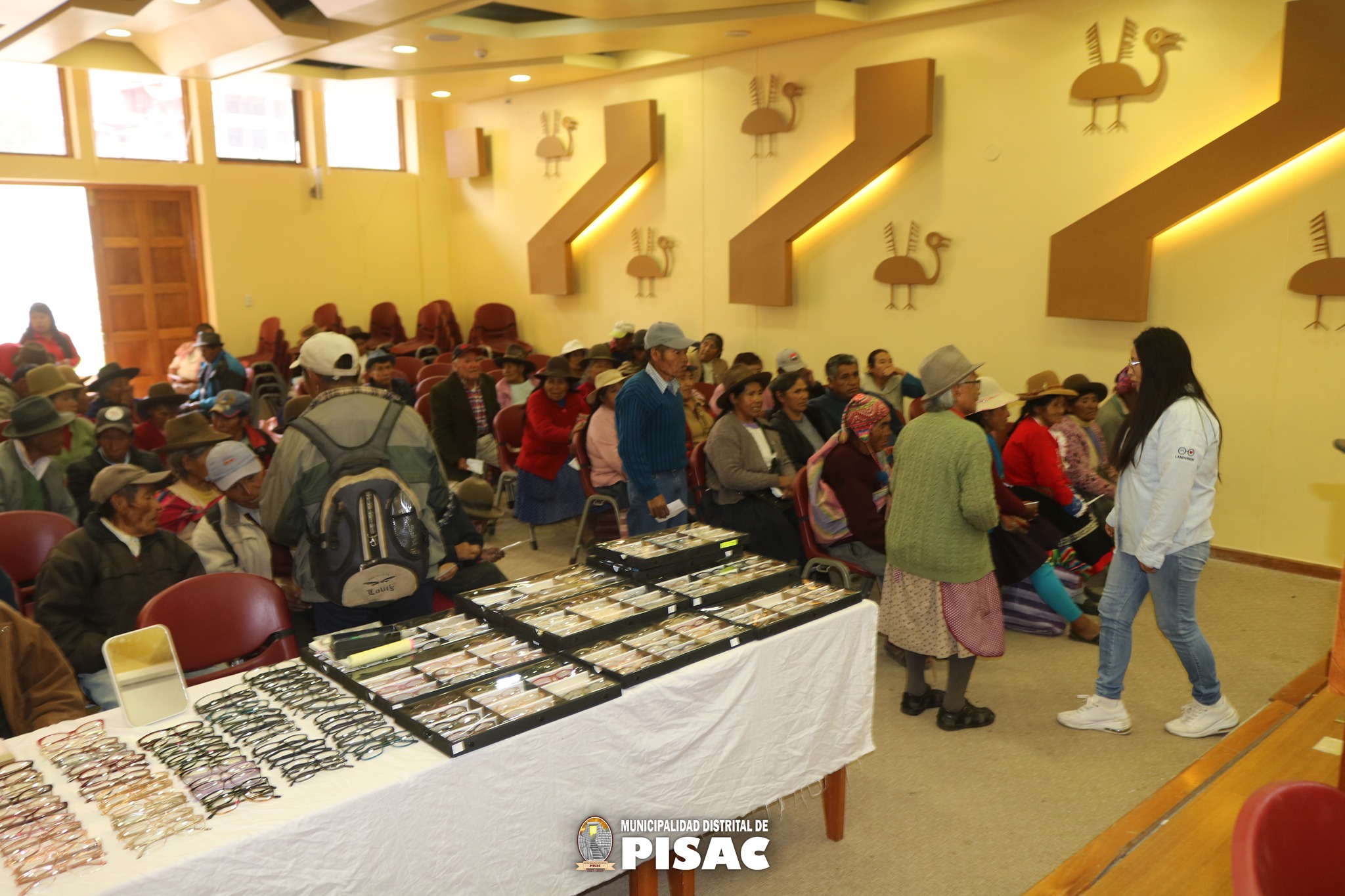 El Alcalde y Regidores de la Municipalidad Distrital de Pisac, junto a la Gerencia de Desarrollo humano y promoción social recibieron la gratitud de los beneficiaros a la campaña visual donde en su mayoría fueron personas de la tercera edad, tanto de la capital como de las comunidades campesinas de Pisac; Solicitaron que más campañas continúen con la presente Gestión Edil.
Agradecemos también a LAND VISION y futuras organizaciones para concertar nuestra proyección social en diferentes disciplinas de la Salud hacia la población del Distrito de Pisac.