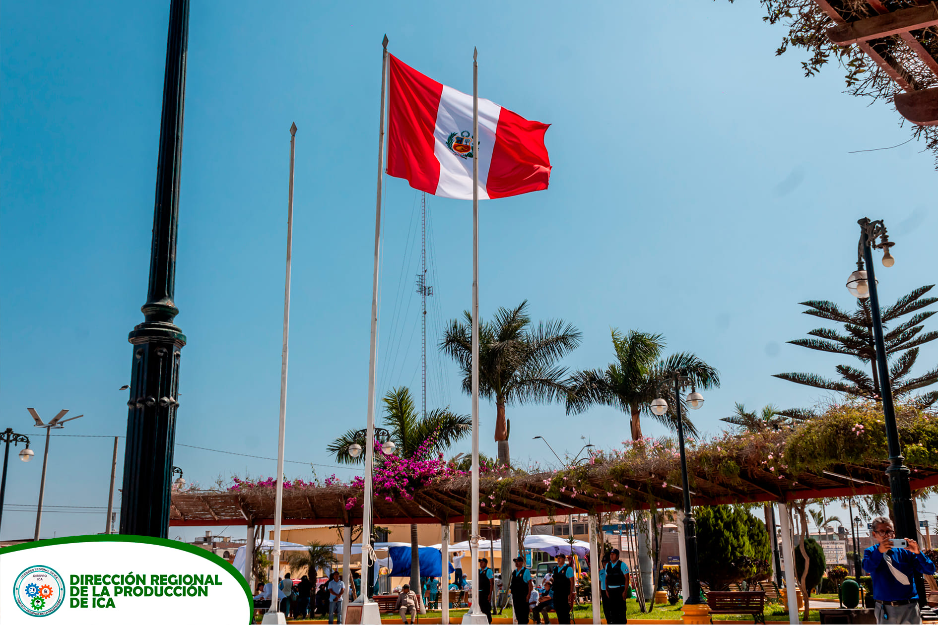 El Izamiento de la Bandera en la Plaza de Armas de Pueblo Nuevo Chincha