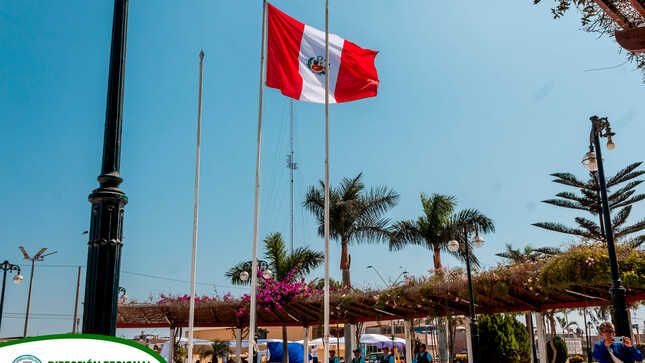El Izamiento de la Bandera en la Plaza de Armas de Pueblo Nuevo Chincha