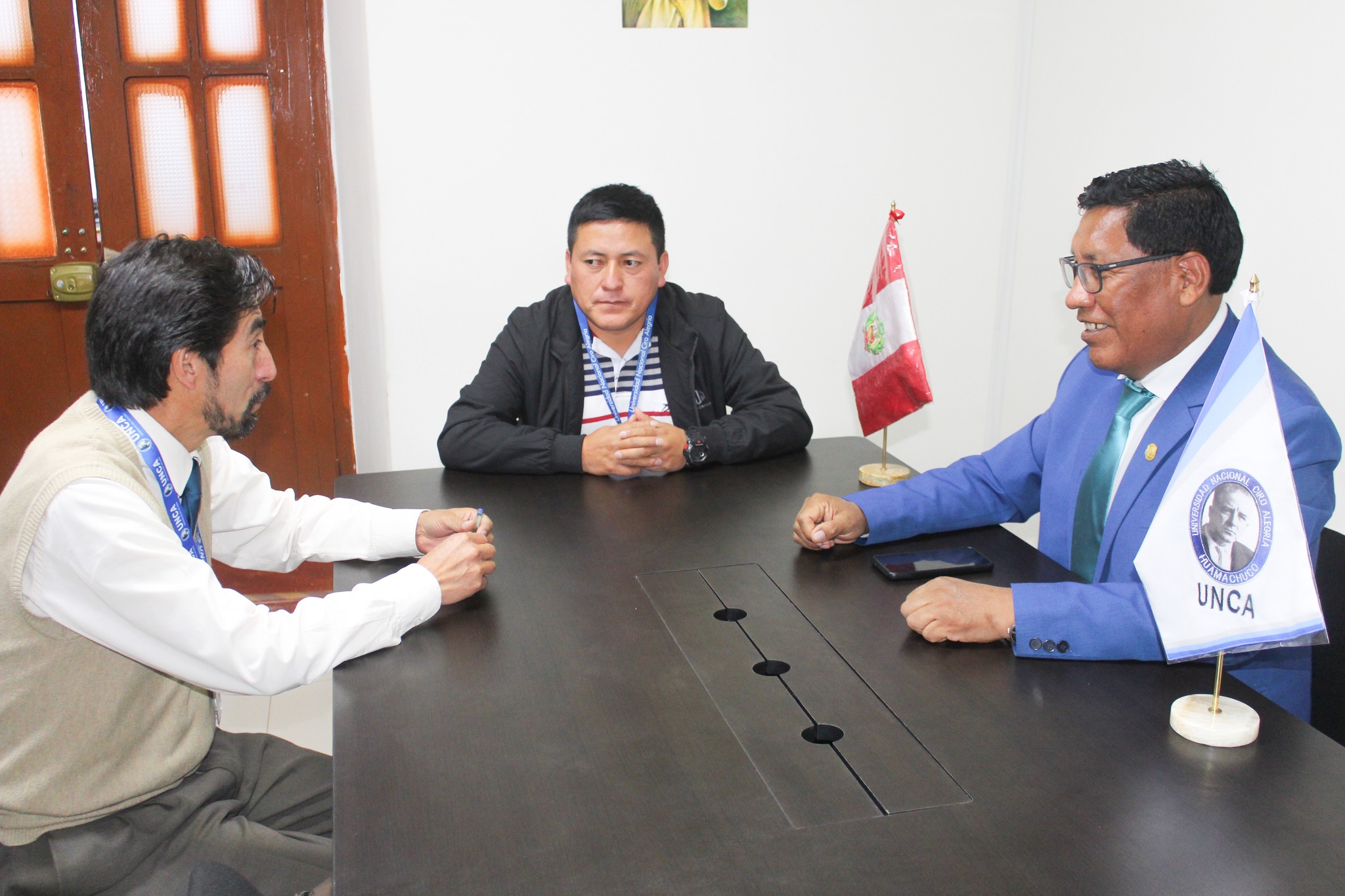Alcalde de Sartimbamba se reúne con representantes de la Universidad Ciro Alegría para tomar importantes acuerdos.