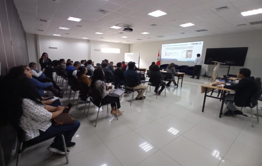FOTO AULA EN CLASE