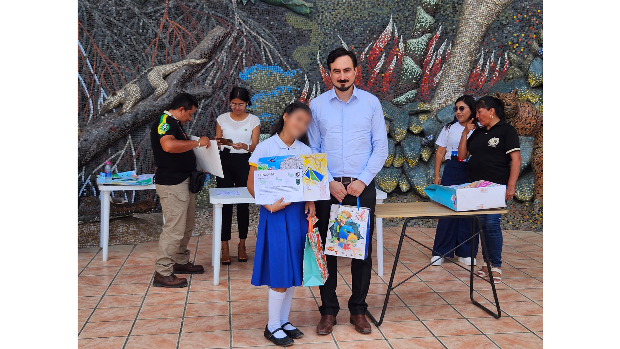 Cancillería Tumbes premia a ganadores del concurso “Pintando nuestro corazón de cultura y biodiversidad tumbesina”