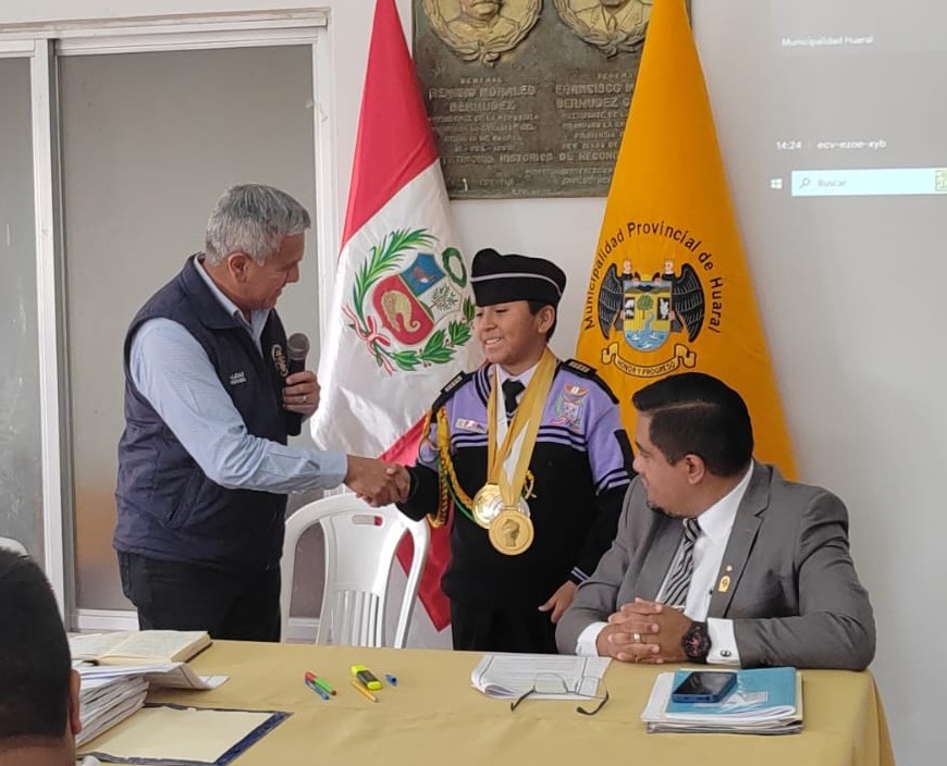 Concejo Municipal felicit贸 a Yamil Santiago por haber obtenido el t铆tulo de "Campe贸n Panamericano de Ajedrez"