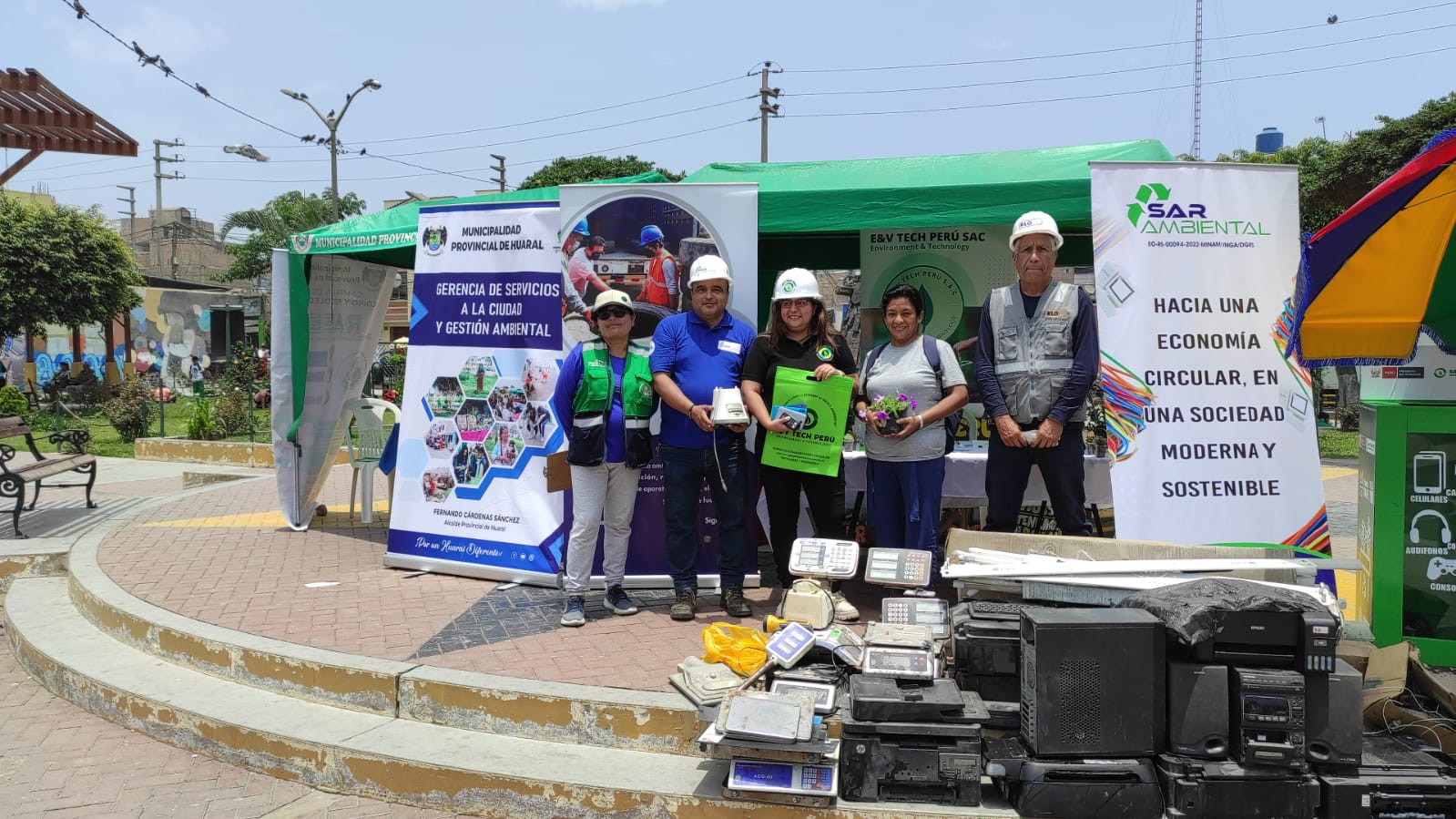 Huaralinos comprometidos con el cuidado del medio ambiente canjearon sus RAEE por plantitas