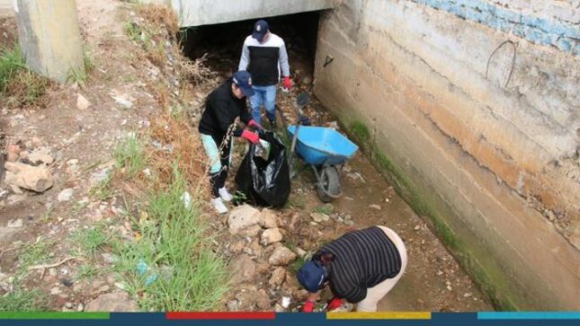 La Municipalidad Provincial de Cajamarca, a través de la gerencia de Desarrollo Social, Desarrollo Ambiental, Seguridad Ciudadana y la subgerencia de Gestión de Riesgos de Desastres,  continúan realizando la limpieza de la quebrada pariapuquio en el sector de Samana Cruz, con el objetivo de prevenir posibles desbordes ante la inminente llegada del fenómeno El Niño. 
🤝Es compromiso de la actual gestión municipal, prevenir y trabajar constantemente  para no poner en riesgo la vida de miles de cajamarquinos.  