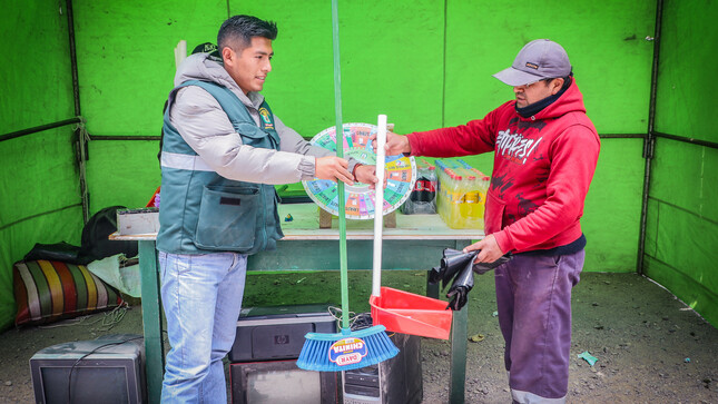 Niños, jóvenes y adultos realizaron los trueques de sus residuos electrónicos