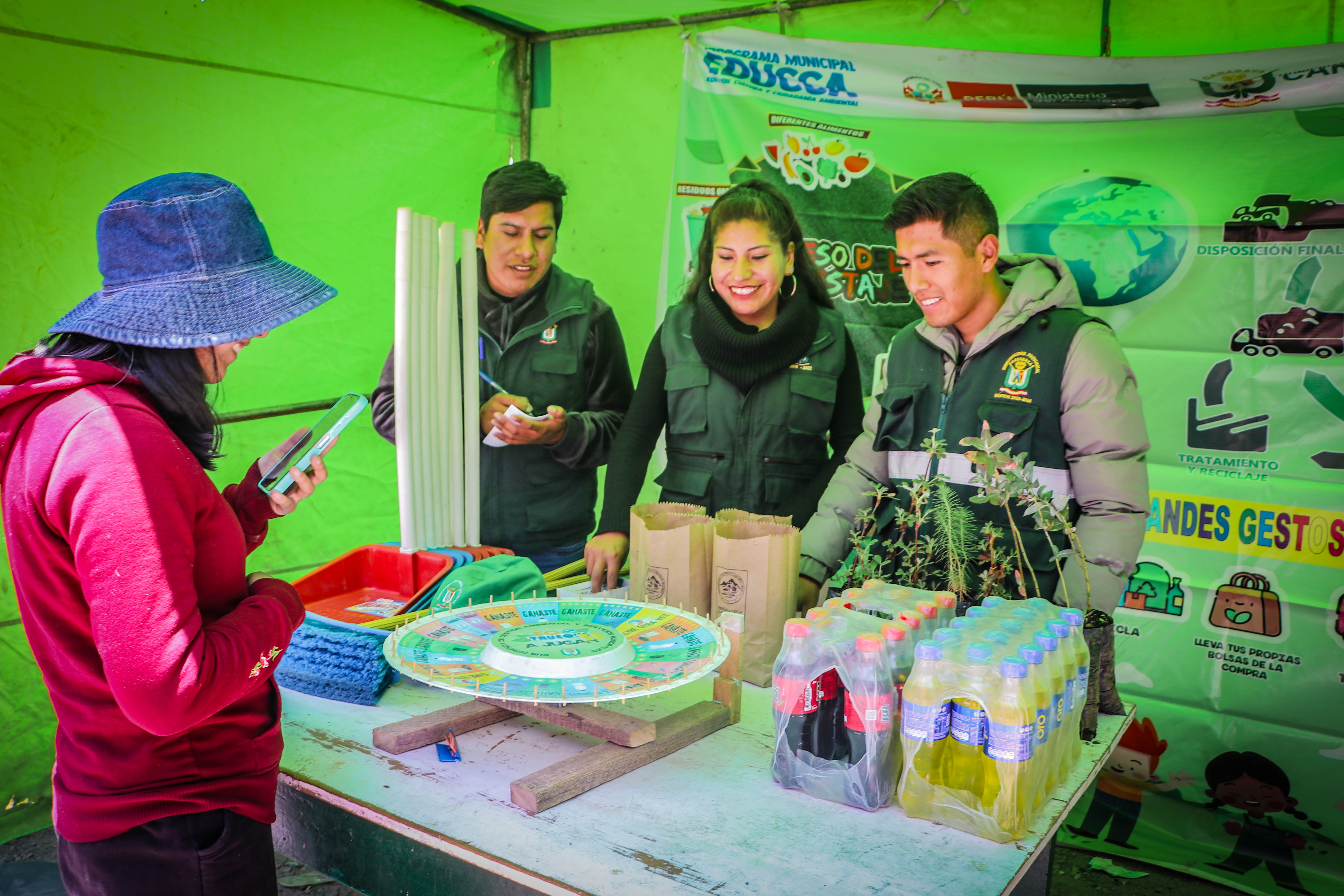 Niños, jóvenes y adultos realizaron los trueques de sus residuos electrónicos
