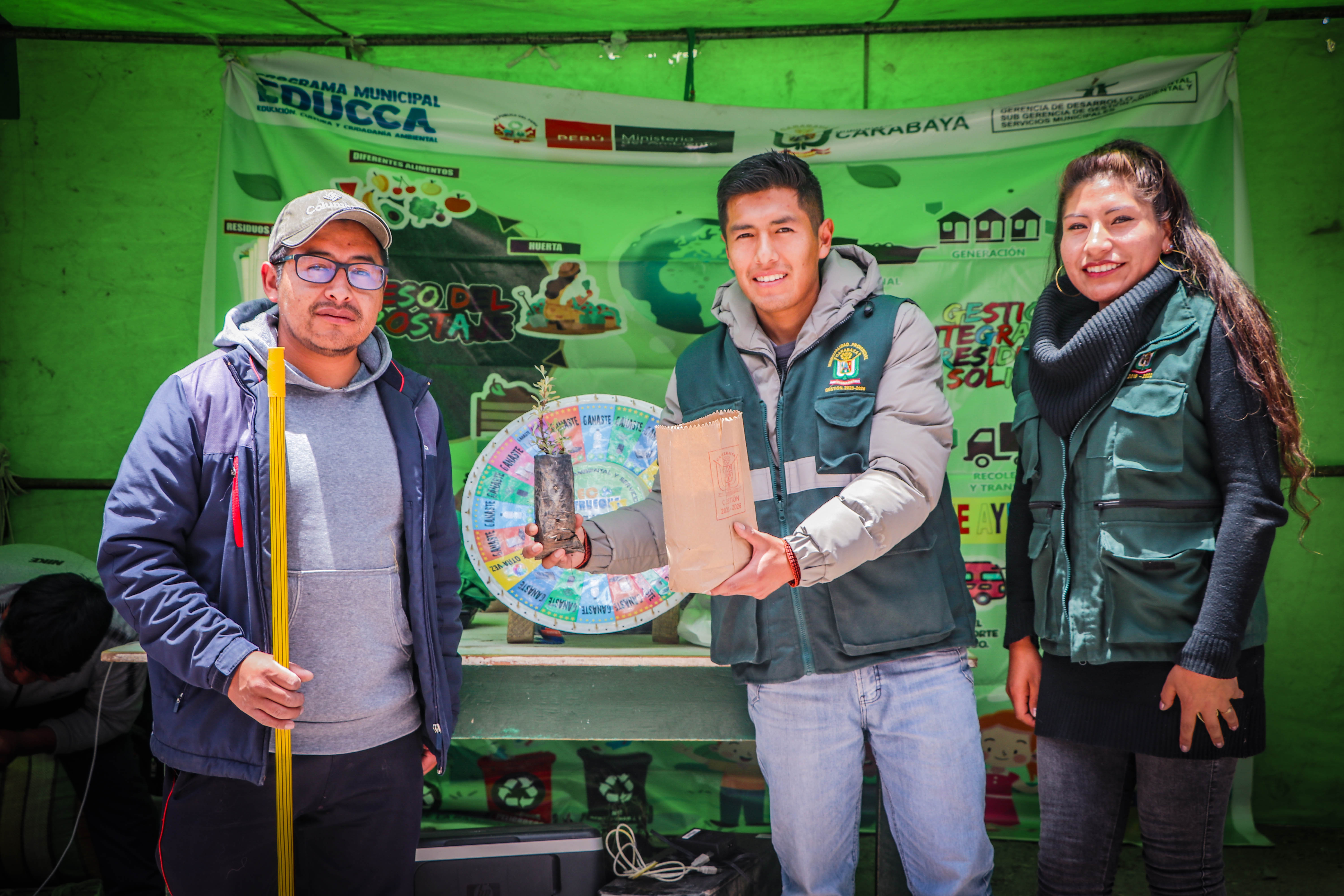 Niños, jóvenes y adultos realizaron los trueques de sus residuos electrónicos
