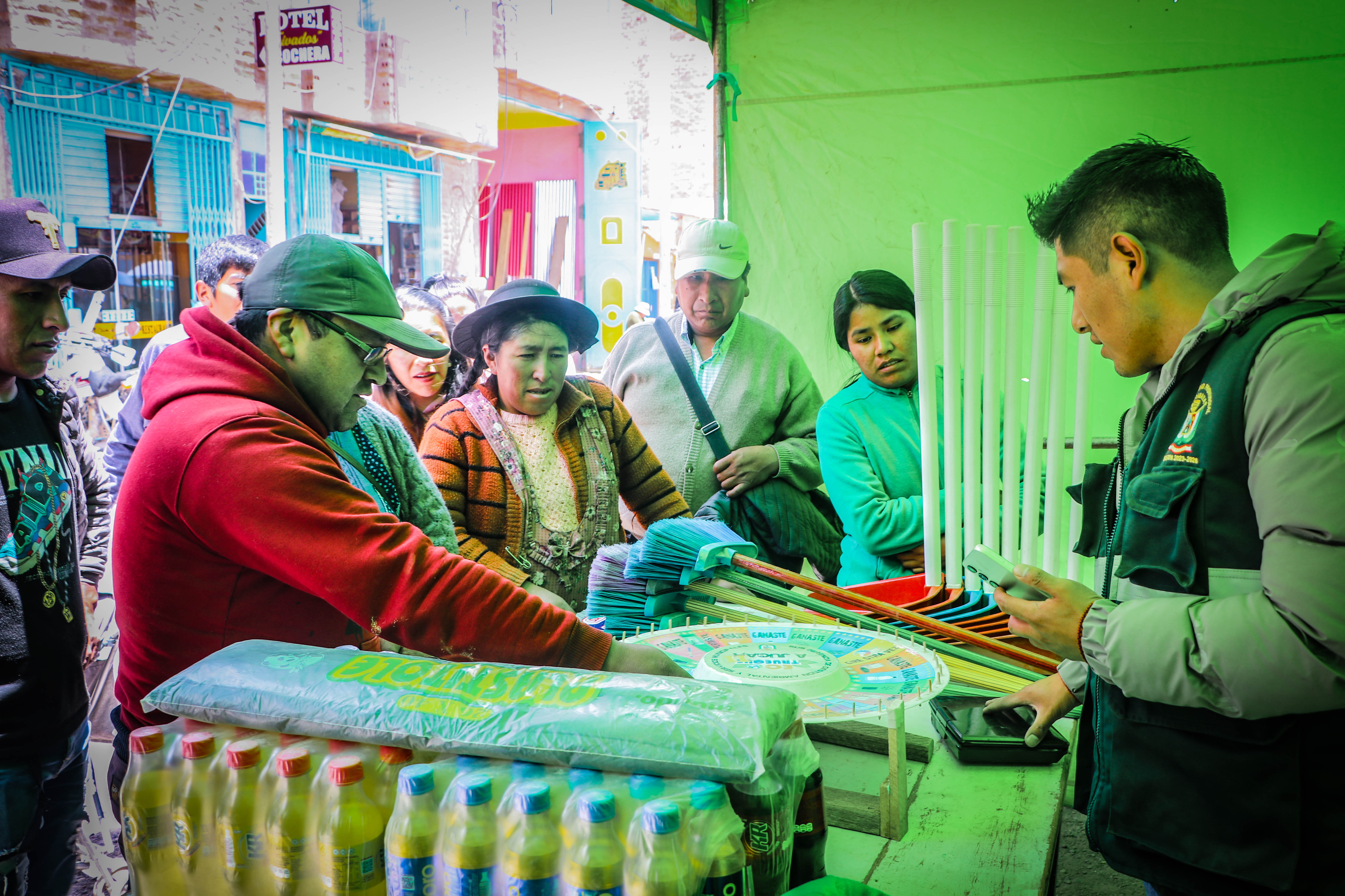 Niños, jóvenes y adultos realizaron los trueques de sus residuos electrónicos