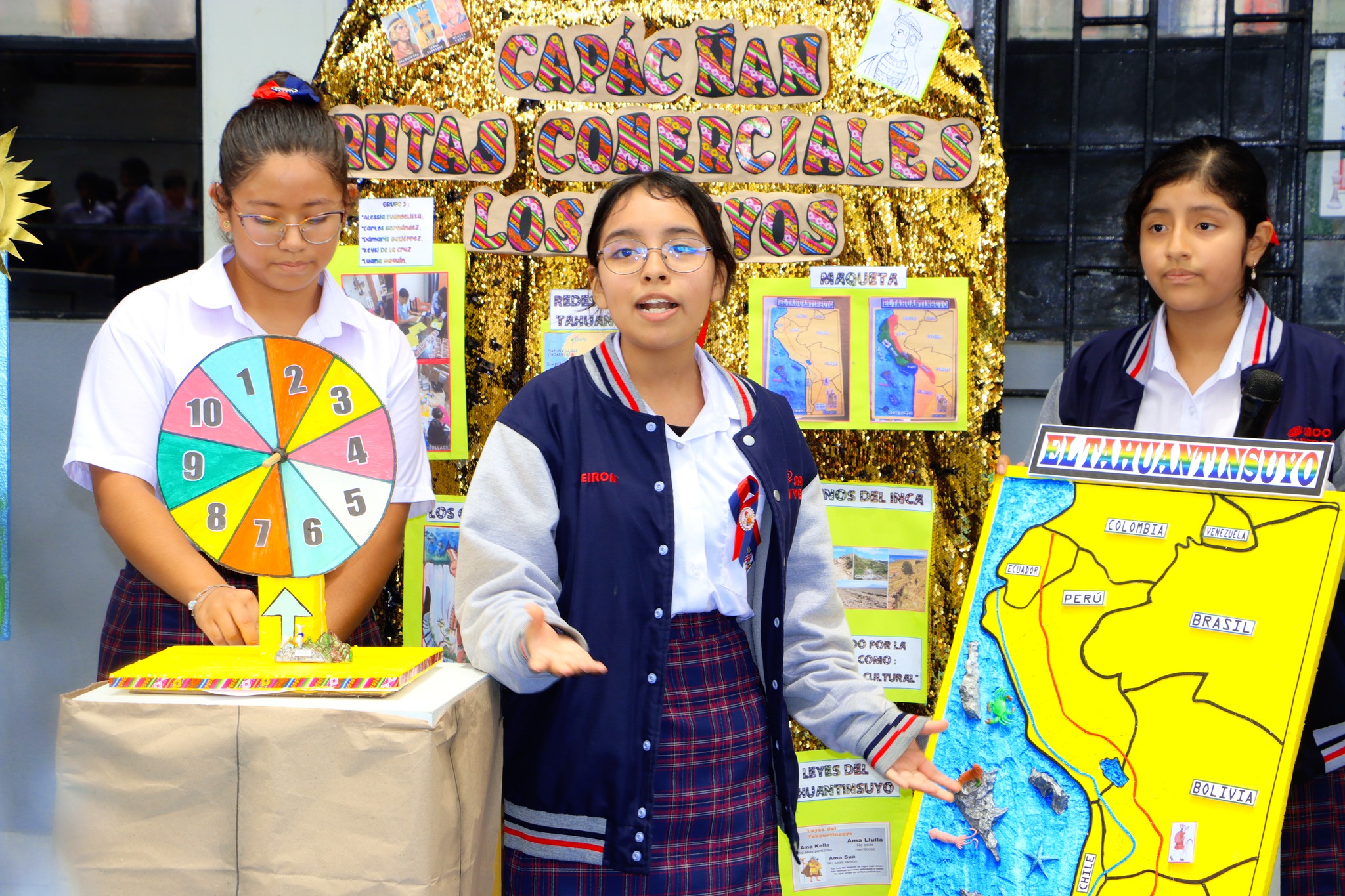 Regidores de la Comisión de Educación participan en la Feria Expositiva Viajando a través del Tiempo