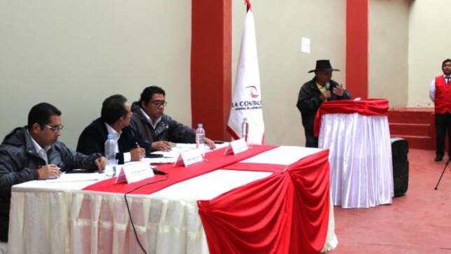 Tacna.– Ciudadanos y representantes de asociaciones civiles de la provincia Candarave participaron de la audiencia pública "La Contraloría te escucha", que se realizó el pasado 19 de octubre y fue organizada por la Contraloría General de la República. Al evento asistieron más de una veintena de personas para presentar denunciar y alertas sobre presuntos actos de corrupción en las entidades públicas que operan en dicha jurisdicción.