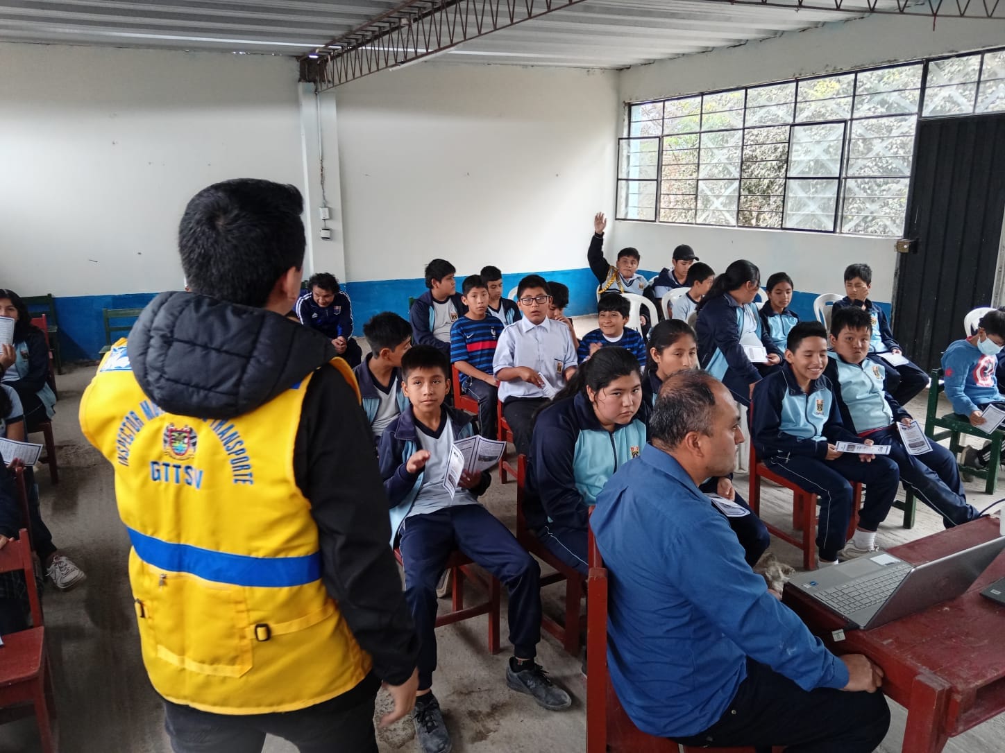 Se realiza con el objetivo de garantizar el respeto a las normas de tránsito y reforzar el conocimiento en educación vial de los estudiantes