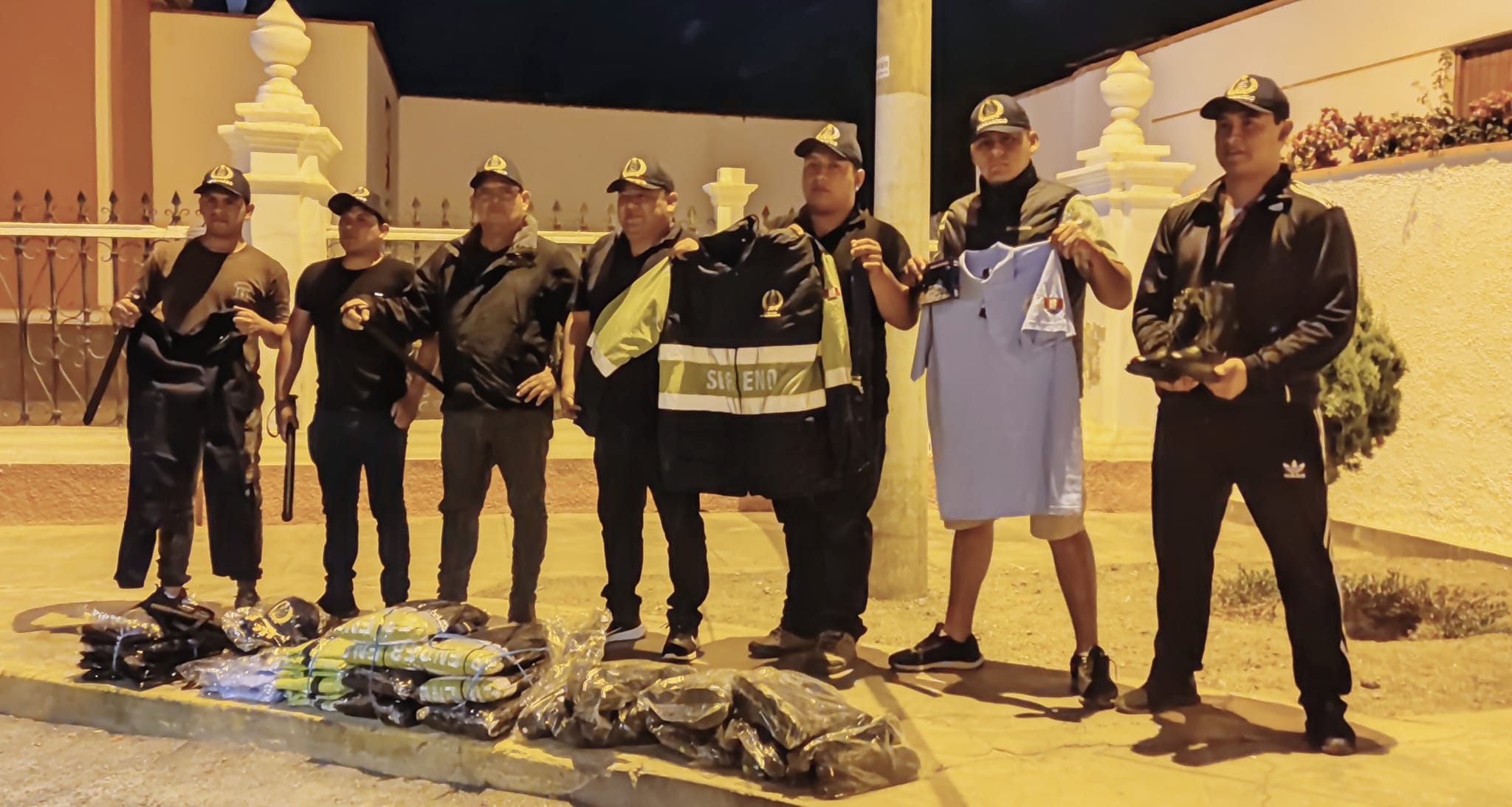 Nuestro nuevo cuerpo de serenazgo ya está listo para poder brindar el servicio a nuestro distrito de Lunahuaná. 


