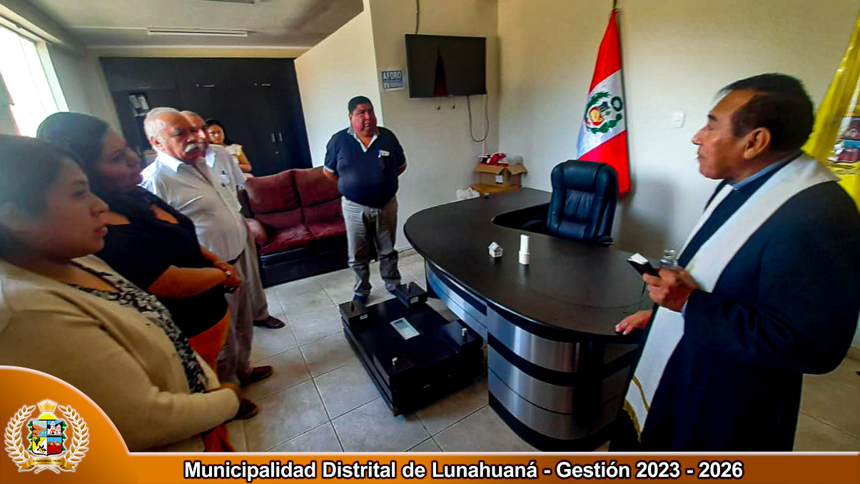 El burgomaestre del distrito de Lunahuanà, Sr. Luis Alberto Conislla Jara en compañía de su teniente y regidores Sr. José Miguel Sánchez Sánchez “Teniente Alcalde” de igual manera los regidores Sr. Aldo Víctor Cubillas Sánchez, Srta. Irene Fiorella Nolasco Sánchez, Srta. Vicky Rubí Vicente de la Cruz y el Sr. Manuel David del Carpio Sanz, recibieron el día de hoy 03 de enero del 2023 en horas de la mañana la presencia del Párroco de nuestra jurisdicción, en donde elevo una oración y muchos parabienes para la nueva gestión edil.