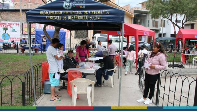 La Municipalidad Provincial de Cajamarca, continúa recorriendo toda la ciudad brindando campañas médicas gratuitas a toda la población. En esta oportunidad, nuestro personal médico llegó hasta el sector San Martín, muy cerca al mercado del mismo nombre, para ofrecer los servicios de otorrinolaringología, odontología, medicina general, entrega de medicamento gratuito y gracias a nuestros colaboradores de la OMAPED, pudimos tener sesiones en masoterapia. 
🤝Estas actividades se encuentran impulsadas por la subgerencia de Salud, que siguen recorriendo todos los sectores de nuestra ciudad. Hacemos un llamado a nuestra población a participar activamente de estas actividades para prevenir enfermedades y cuidar su salud. 