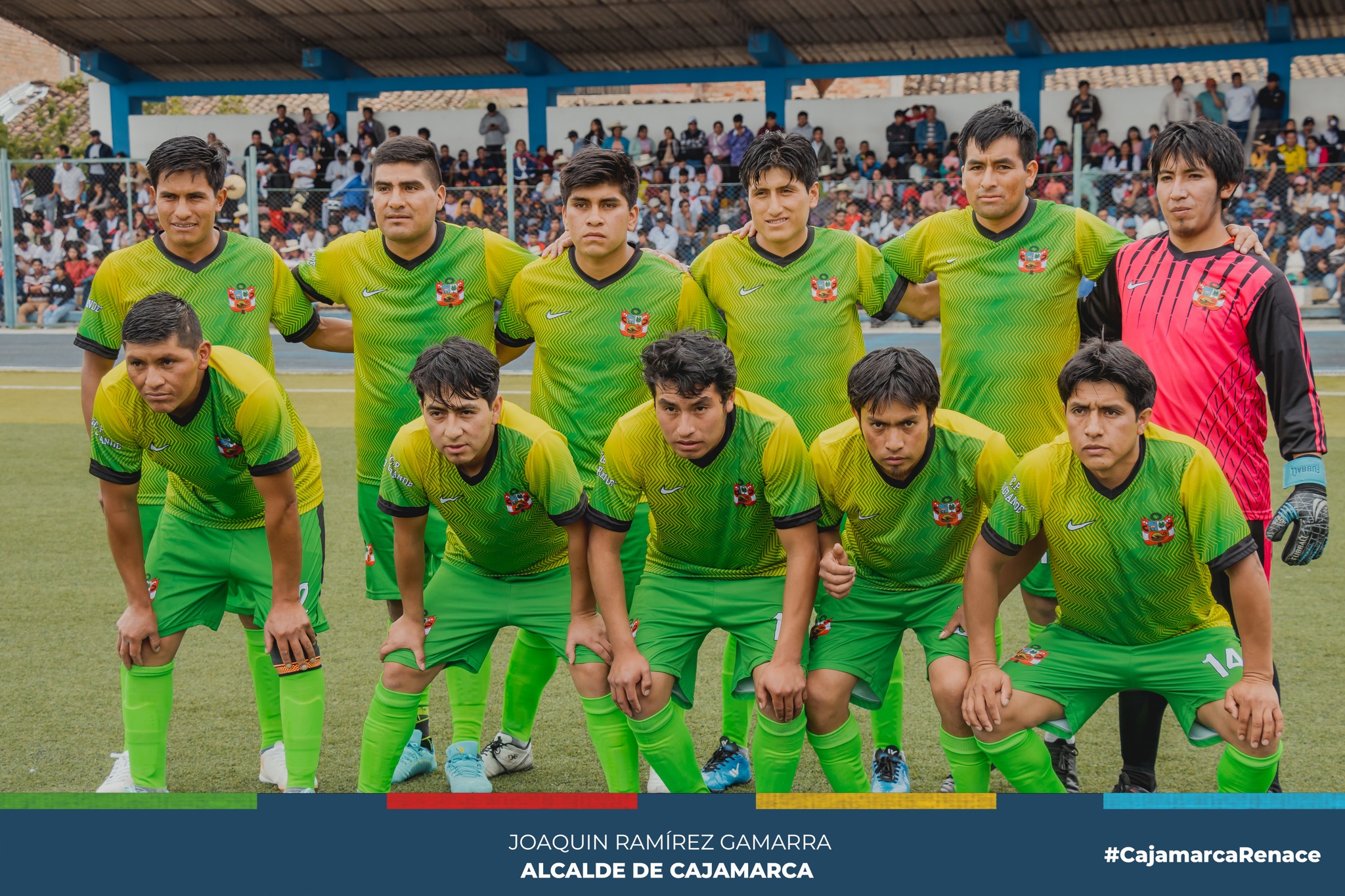 Este último fin de semana, con la participación de 17 centros poblados en Cajamarca, concluyó la Copa AMUCEP 2023. En un evento que reunió a entusiastas aficionados al fútbol, el Centro Poblado de Río Grande emergió como el equipo campeón de esta primera edición, mientras que Porcón Altó se destacó como subcampeón. El tercer puesto fue para Porcón La Esperanza, que tuvo una participación destacada dentro de este torneo.
🏆El torneo, organizado por la Municipalidad Provincial de Cajamarca junto con la Asociación de Municipalidades de Centros Poblados (AMUCEP), se desarrolló a lo largo de varias semanas y atrajo a numerosos equipos que compitieron por el prestigioso título de campeón. La Copa AMUCEP 2023 fue una celebración del talento futbolístico en los centros poblados de Cajamarca y una oportunidad para fortalecer la unión y el espíritu deportivo en la comunidad.
🗣El presidente de la AMUCEP, Wily Ispilco, agradeció a todos los equipos y al alcalde provincial de Cajamarca, Joaquin Ramírez por el apoyo para poder realizar esta actividad que reunió a cientos de familias y descubrió nuevos talentos para el fútbol cajamarquinos. "Esperamos con entusiasmo la próxima edición de la Copa AMUCEP y el crecimiento continuo del fútbol en los centros poblados de Cajamarca. Muchas gracias dr. Joaquin Ramírez" finalizó Ispilco.