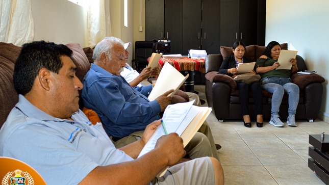 Hoy se desarrolló la primera sesión de concejo ordinaria 2023, presidida por el Alcalde del distrito Sr. Luis Alberto Conislla Jara, contando con la asistencia de los cinco Regidores. 
Regidor: José Miguel Sánchez Sánchez 
Regidor: Aldo Víctor Cubillas Sánchez 
Regidora: Irene Fiorella Nolazco Sánchez 
Regidora: Vicki Rubí Vicente de la Cruz
Regidor: Manuel David del Carpio Sanz 
Se aprobó la conformación del cuadro de comisiones ordinarias de regidores del concejo municipal para el año 2023, de acuerdo a las disposiciones vigentes, el cual estará integrado de la siguiente manera:  
🟠COMISION DE ADMINISTRACION, PLANEAMIENTO, PRESUPUESTO Y RENTAS
Regidora Vicki Rubí Vicente de la Cruz
Regidor Aldo Víctor Cubillas Sánchez
🟠COMISION DE SEGURIDAD CIUDADANA
Regidor José Miguel Sánchez Sánchez
Regidor Manuel David Del Carpio Sanz
🟠COMISION DE PROTECCION DEL MEDIO AMBIENTE
Regidora Irene Fiorella Nolazco Sánchez
Regidor Aldo Víctor Cubillas Sánchez
🟠COMISION DE OBRAS Y DESARROLLO URBANO
Regidor José Miguel Sánchez Sánchez
Regidor Manuel David Del Carpio Sanz
🟠COMISION DE DESARROLLO EMPRESARIAL Y TURISMO
Regidor Manuel David Del Carpio Sanz
Regidora Vicki Rubi Vicente de la Cruz
🟠COMISION DE DESARROLLO SOCIAL Y EDUCACION
Regidor Aldo Víctor Cubillas Sánchez
Regidor José Miguel Sánchez Sánchez
🟠COMISION DE PARTICIPACION VECINAL Y ASUNTOS LEGALES
Regidora Irene Fiorella Nolazco Sánchez
Regidora Vicki Rubí Vicente de la Cruz
🟠COMISION DE SALUD Y SANIDAD
Regidora Vicki Rubí Vicente de la Cruz
Regidora Irene Fiorella Nolazco Sánchez