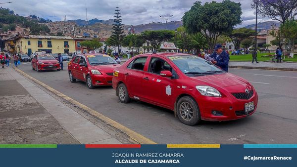 Con el objetivo de ordenar y erradicar el transporte informal, la gerencia de Transportes y Seguridad Vial de la Municipalidad de Cajamarca realizΓ³ un nuevo operativo en la Plaza de Armas de Cajamarca con el objetivo de garantizar un buen servio a la colectividad y verificar el cumplimiento de la norma por parte de todos los vehΓculos que brindan el servicio de transporte pΓΊblico.
πExhortamos a todos los conductores a regularizar la documentaciΓ³n respectiva y evitar multas.