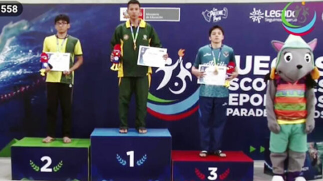 En Juegos Escolares Deportivos y Paradeportivos 2023 Ismael Escalante Velásquez logra medalla de oro, natación 50 mts. pecho