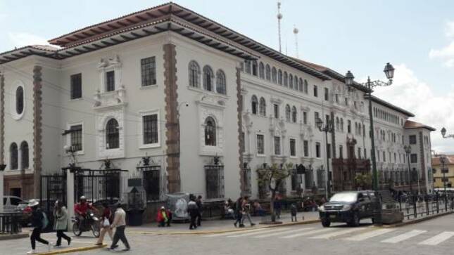 Cusco.– La Contraloría General de la República identificó responsabilidad penal y administrativa en cinco servidores de la Corte Superior de Justicia de Cusco (CSJCU) por la modificación de las especificaciones técnicas y orientación de las mismas hacia una determinada marca, modelo y proveedor en el proceso de adquisición de una camioneta y un minibús.