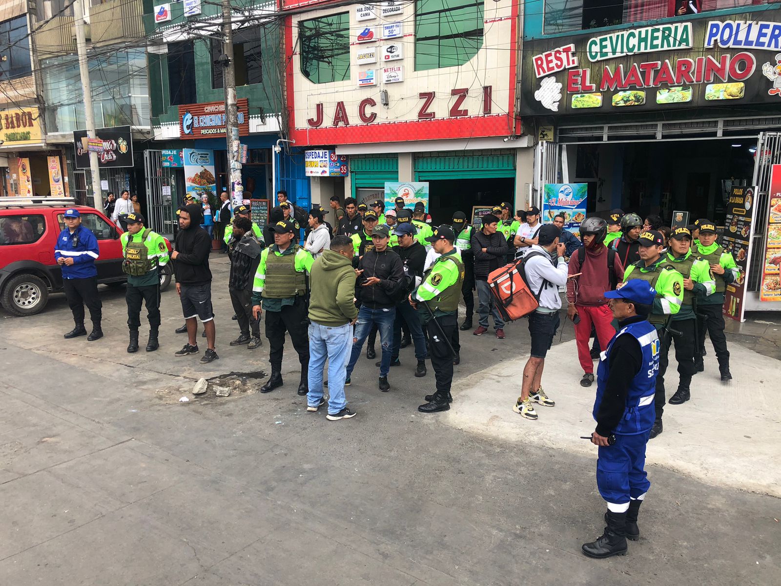 Alcalde Hernán Sifuentes destacó que el estado de emergencia permite realizar este tipo de intervenciones en el distrito para identificar a sujetos al margen de la ley, comprobar situación migratoria