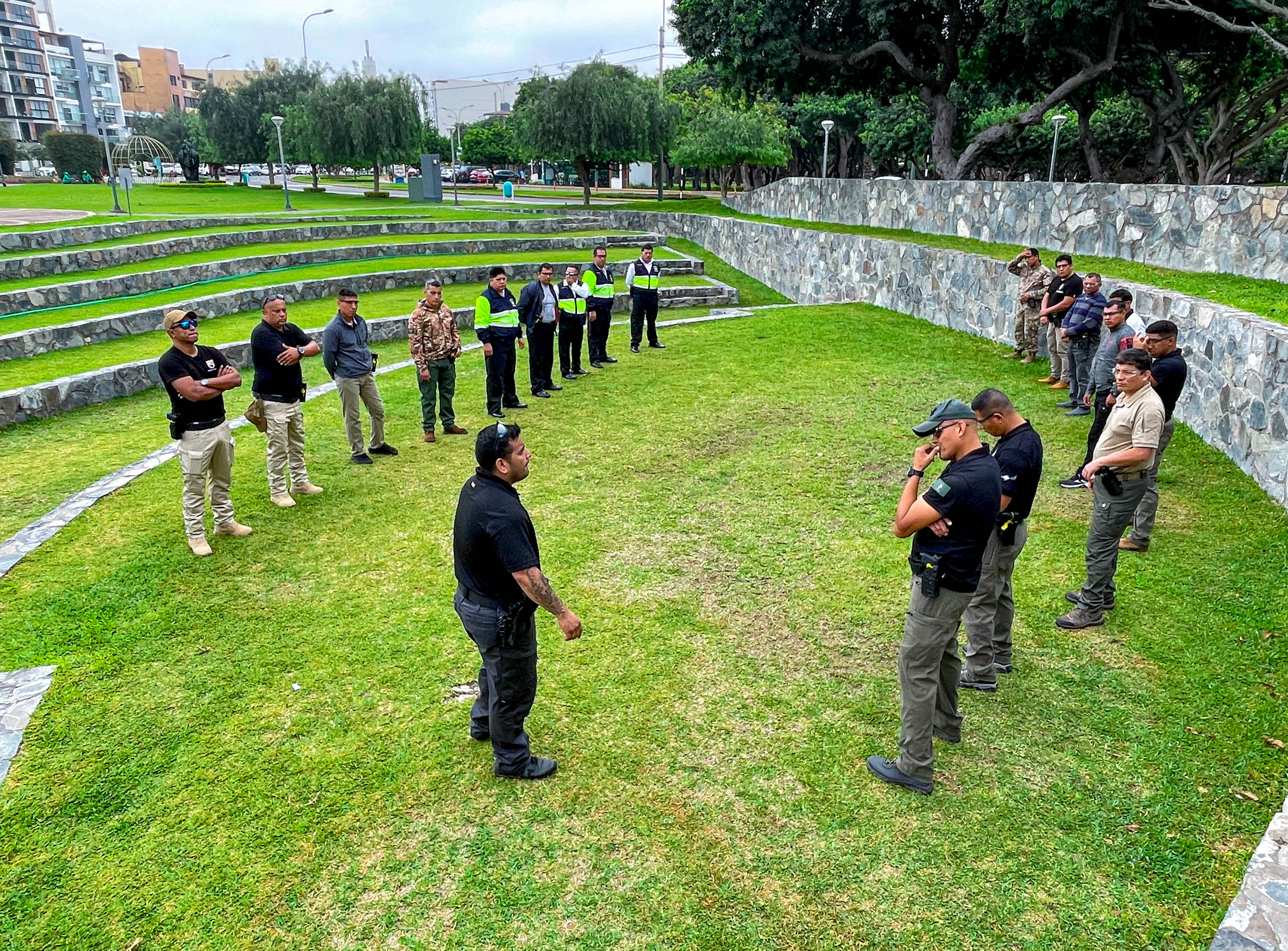 capacitación especializada en uso adecuado de armas no letales