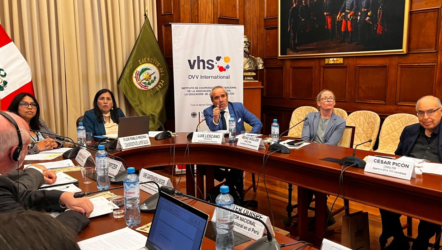 CNE: La educación para jóvenes y adultos es una prioridad para el Proyecto Educativo Nacional