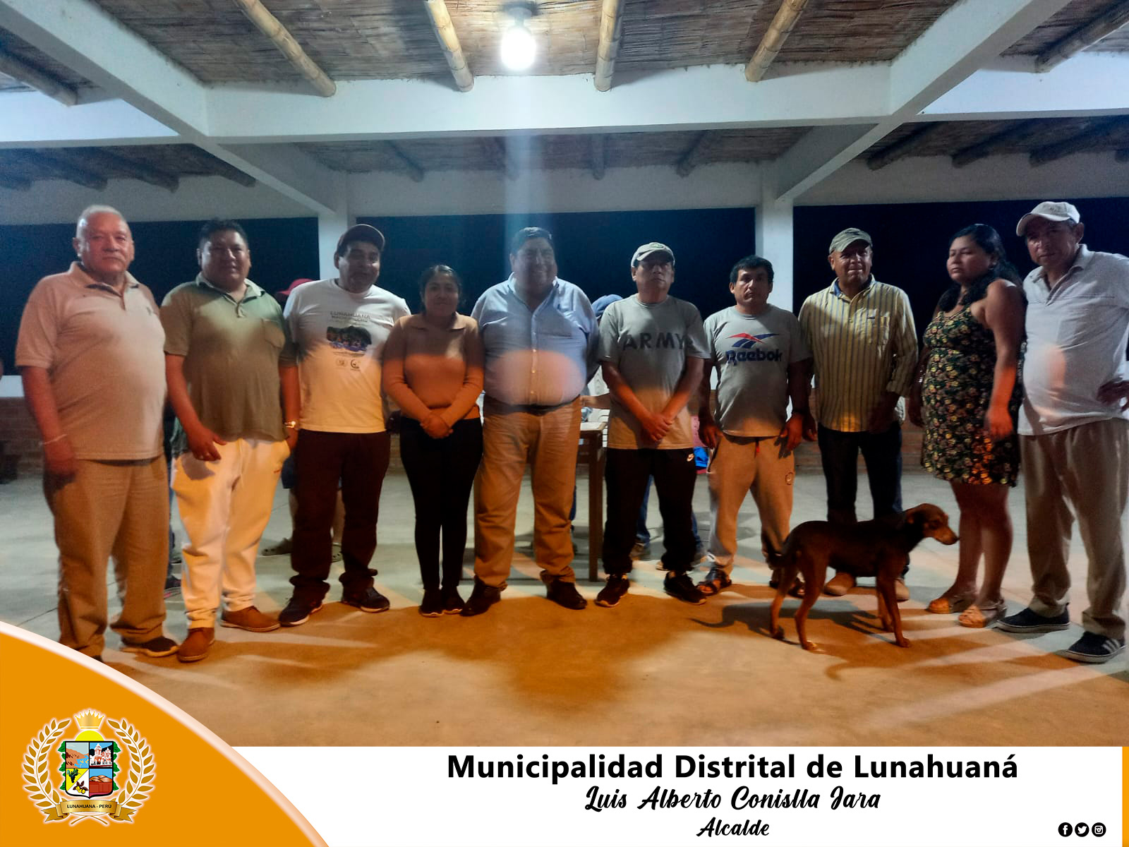 El alcalde del distrito de Lunahuaná, en compañía de sus regidores del periodo 2023 – 2026, se reunieron con los vecinos del anexo de Ramadilla, para poder realizar la elección de su nuevo agente municipal.
Donde los vecinos expusieron diversos temas por el bien del anexo en mención, se procedió a elegir a su agente municipal.
Siendo elegidos las siguientes personas:
🟠 Agente Municipal del anexo de Ramadilla: Sr. Luis Vicente Sanchez.
🟠 Secretario: Sr. Jose Calagua Vicente.
🟠 Tesorero: Sr. Marcelo Huaman de la Cruz.
🟠 Vocal: Sr. Cesar Ochoa Vicente.
Al término de la reunión se procedió a firmar el libro de acta.