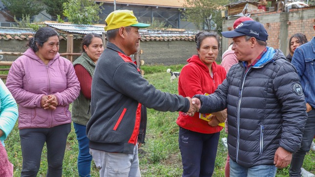 𝐓𝐫𝐚𝐛𝐚𝐣𝐚𝐧𝐝𝐨 𝐩𝐚𝐫𝐚 𝐞𝐥 𝐩𝐫𝐨𝐠𝐫𝐞𝐬𝐨 𝐝𝐞 𝐭𝐨𝐝𝐨𝐬 𝐥𝐨𝐬 𝐜𝐡𝐚𝐯𝐢𝐧𝐨𝐬.