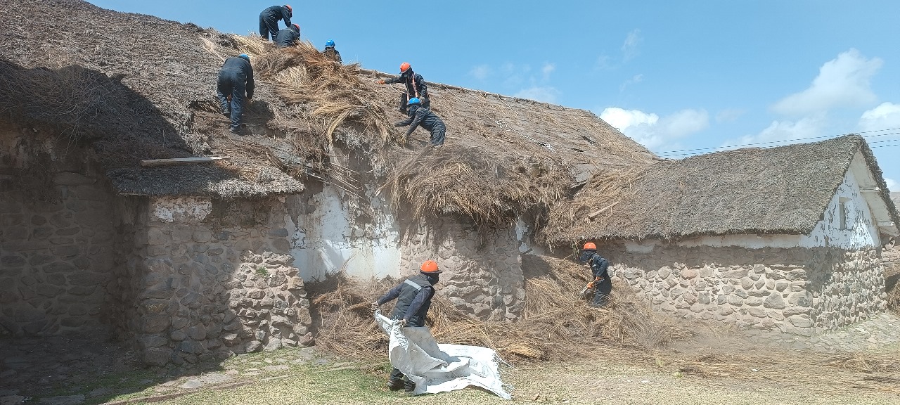 Ministerio de Cultura realiza labores de mantenimiento para la protección de la capilla San Pedro de Challapampa en Puno
