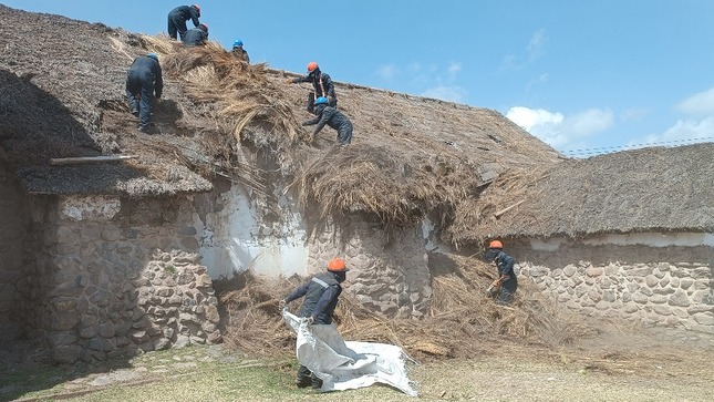 Ministerio de Cultura realiza labores de mantenimiento para la protección de la capilla San Pedro de Challapampa en Puno