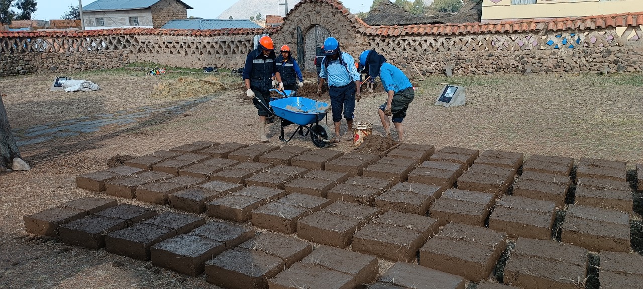 Ministerio de Cultura realiza labores de mantenimiento para la protección de la capilla San Pedro de Challapampa en Puno