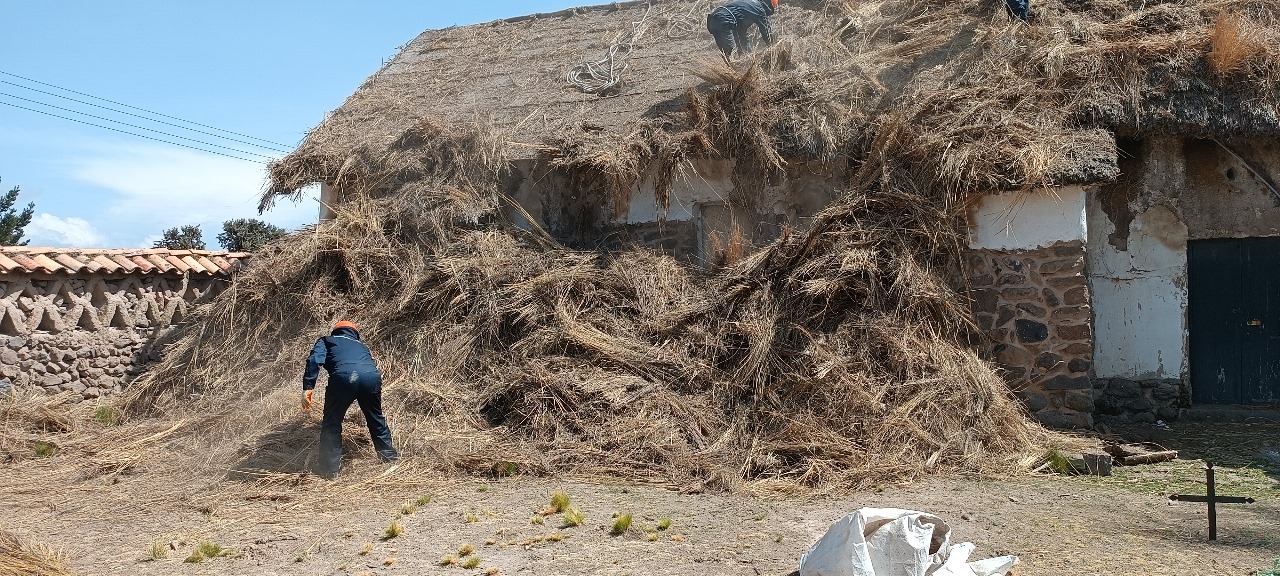 Ministerio de Cultura realiza labores de mantenimiento para la protección de la capilla San Pedro de Challapampa en Puno