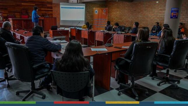 La gerencia de Seguridad Ciudadana a través de la subgerencia de Gestión de Riesgo de Desastres, realizó una importante reunión de trabajo, para presentar el Plan de Prevención y Reducción de Desastres de la provincia de Cajamarca para el período 2024-2030.   
✅Dicha presentación estuvo a cargo del Ing. Luis Yana y su aporte técnico resultó fundamental para enriquecer el proceso y garantizar que dicho plan pueda estar a la altura de los desafíos que enfrenta la Región en materia de gestión del riesgo.