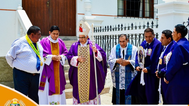 🟠Alcalde de Lunahuaná y regidores participaron de la Santa Misa al señor de los Milagros🟠
