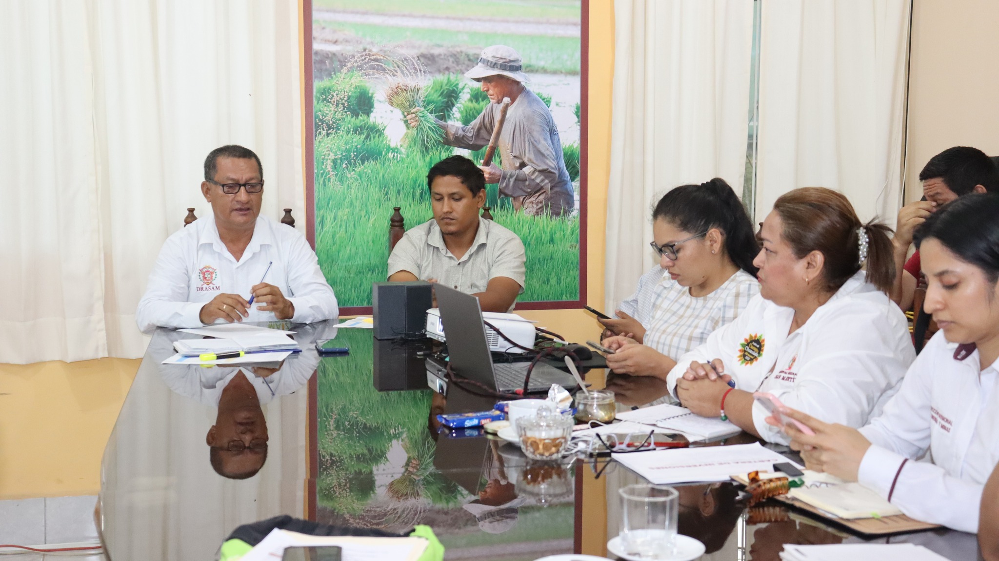 𝐕𝐈𝐂𝐄 𝐆𝐎𝐁𝐄𝐑𝐍𝐀𝐃𝐎𝐑𝐀 𝐑𝐄𝐆𝐈𝐎𝐍𝐀𝐋 𝐒𝐄 𝐑𝐄𝐔𝐍𝐄 𝐂𝐎𝐍 𝐃𝐈𝐑𝐄𝐂𝐓𝐎𝐑𝐄𝐒 𝐏𝐀𝐑𝐀 𝐄𝐕𝐀𝐋𝐔𝐀𝐑 𝐄𝐒𝐓𝐀𝐃𝐎 𝐒𝐈𝐓𝐔𝐀𝐂𝐈𝐎𝐍𝐀𝐋 𝐃𝐄 𝐒𝐔𝐒 𝐈𝐍𝐕𝐄𝐑𝐒𝐈𝐎𝐍𝐄𝐒