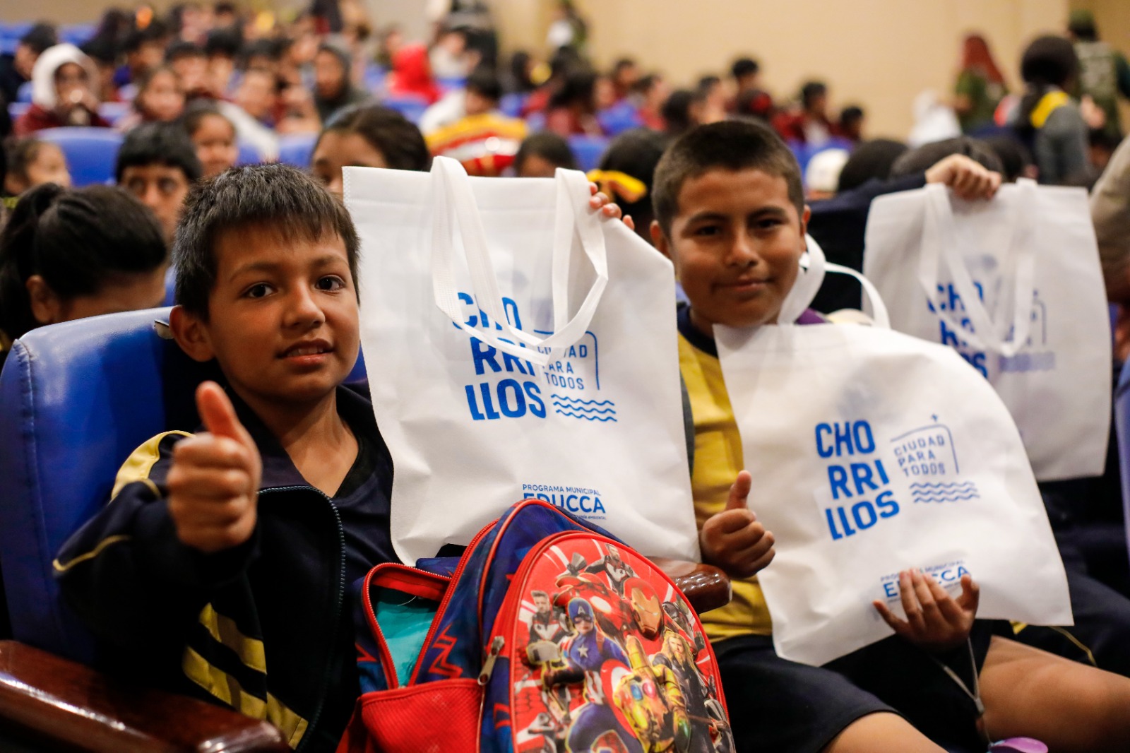 Escolares participaron con mucho entusiasmo en la conferencia