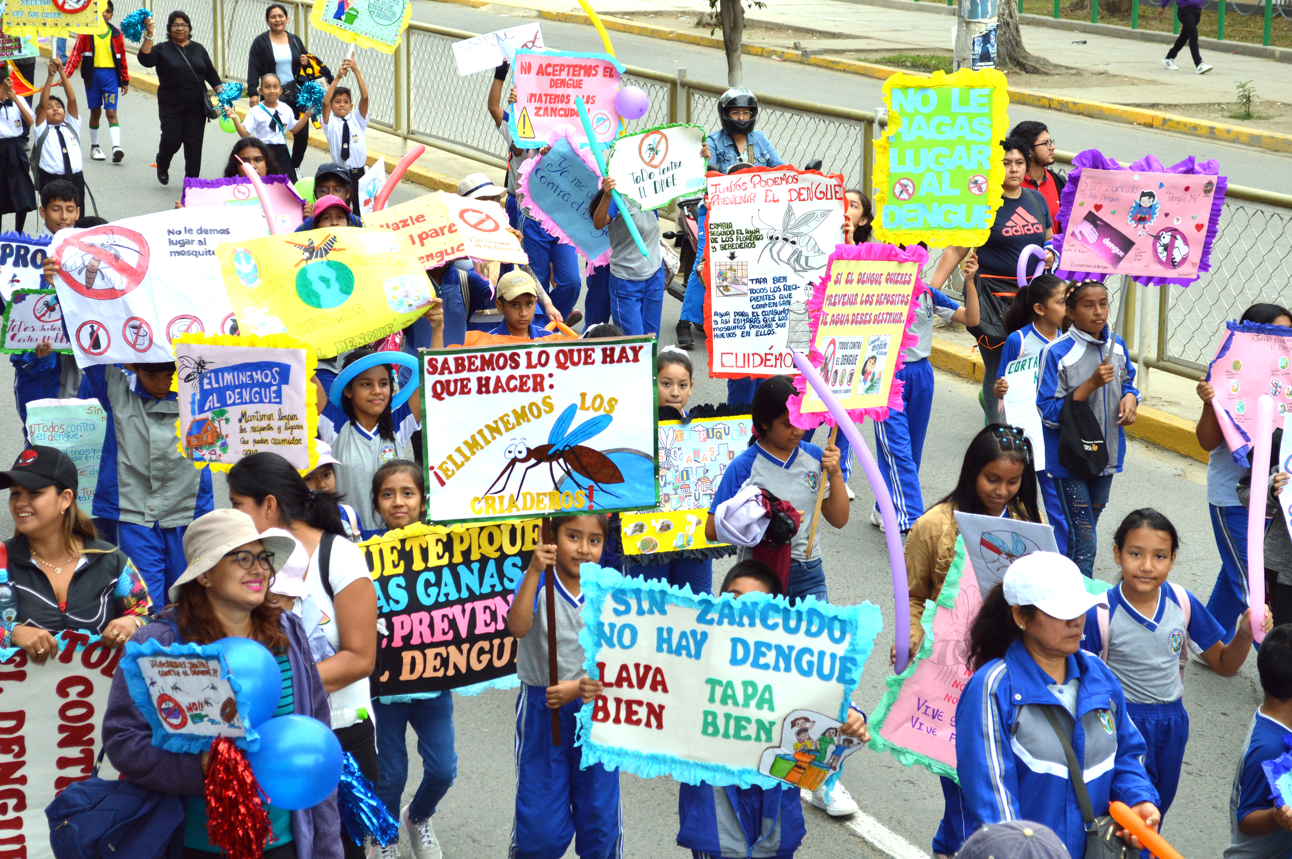 Más de 60 instituciones se unen en marcha de sensibilización para prevenir el dengue en Lambayeque
