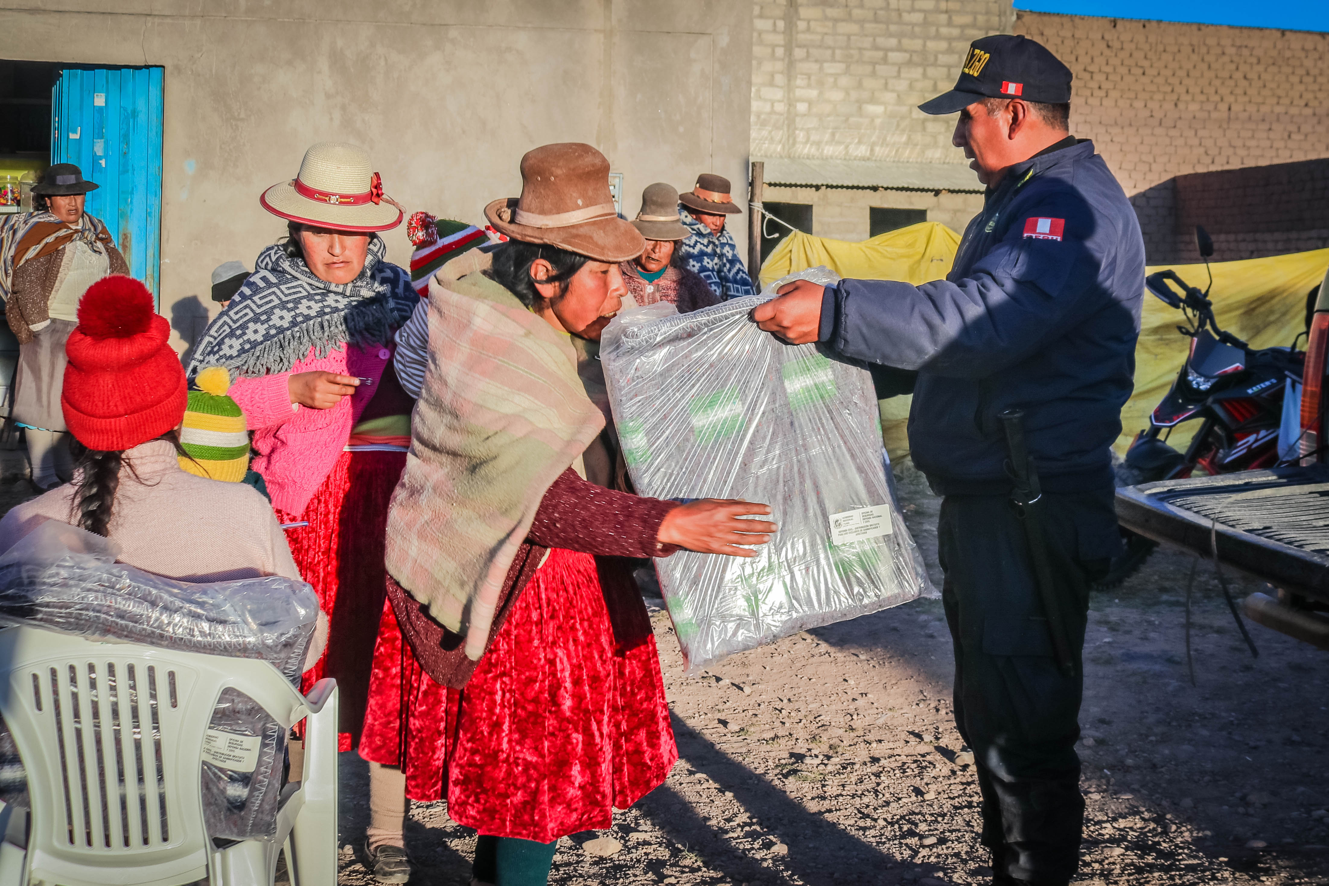 Se realizó la entrega de dicha ayuda al Barrio Héroes del Cenepa, Urb. La Victoria y la Comunidad Campesina de Huaylluma.