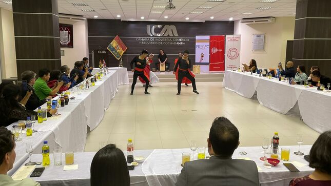 Consulado General del Perú en Cochabamba coorganizó la “Primera Noche Cultural”