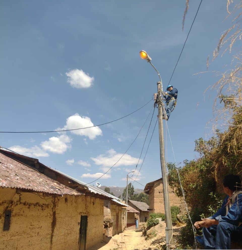PASCO: Electrocentro en conjunto con Osinergmin verificaron el normal funcionamiento del alumbrado público en Vilcabamba