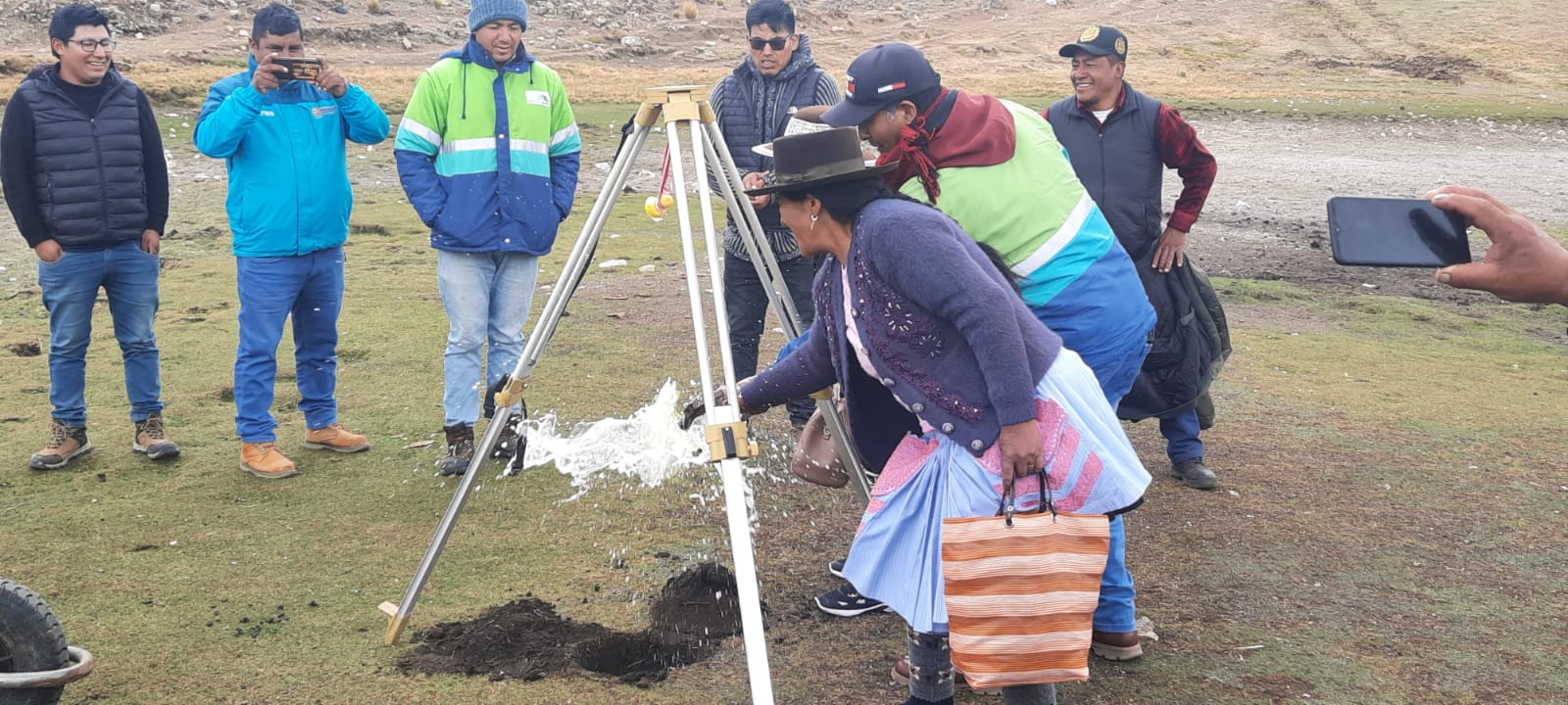 "REPARACIÓN DE QOCHAS Y ZANJA DE INFILTRACIÓN EN LA INFRAESTRUCTURA NATURAL DEL TERRITORIO HIDRICO PRODUCTIVO HUACHIQORAYOQ QOCHA DEL DISTRITO DE PAUCARÁ"
