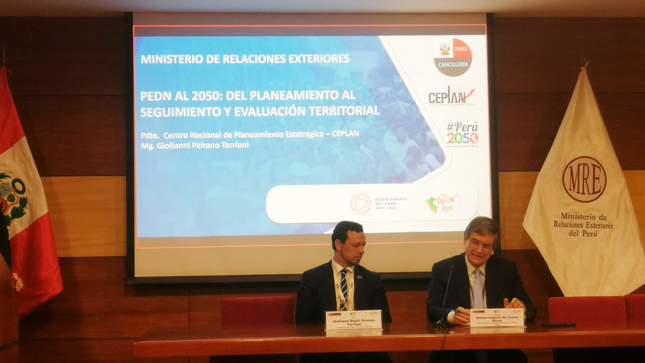 Presidente del Ceplan en Seminario de seminario Planeamiento, Prospectiva y Enfoque territorial para el desarrollo del Perú a 2050