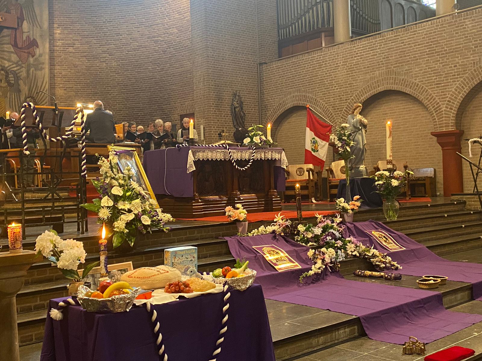 La comunidad peruana expresa su devoción por el Señor de los Milagros alrededor del mundo