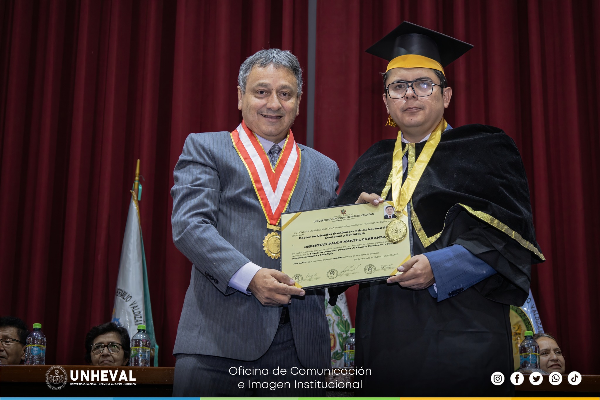 Exitosa entrega de Grados y Títulos