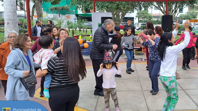 🎶🇵🇪 Así se vivió la retreta musical por el Día de la Canción Criolla en nuestro Parque Habich 🎸💃🏻

Agradecemos a todos los asistentes por su participación, celebrando nuestra música tradicional. 🇵🇪🎵